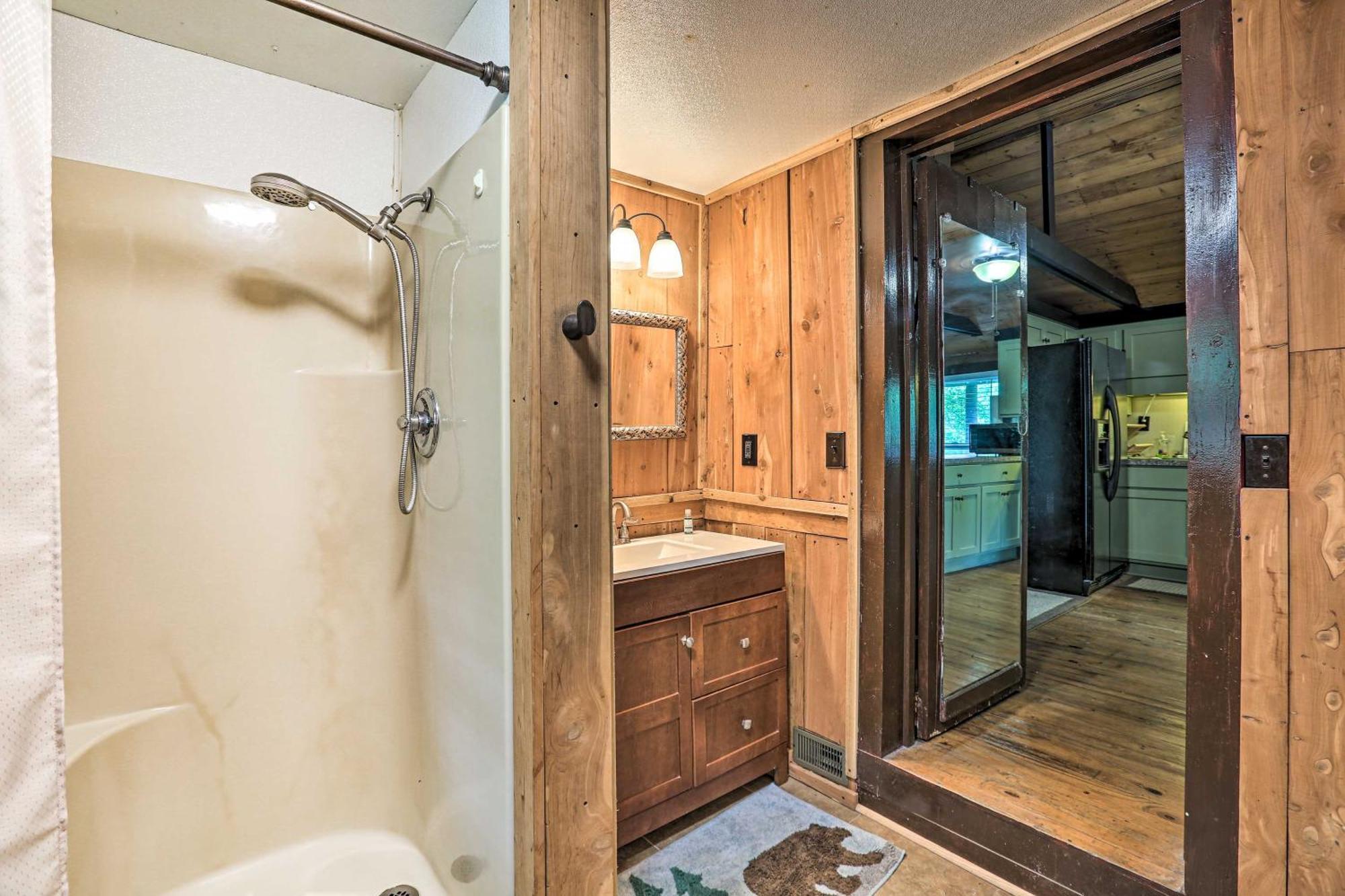 1950S Serenity Pond Cabin With View Peace And Quiet! タラデガ エクステリア 写真