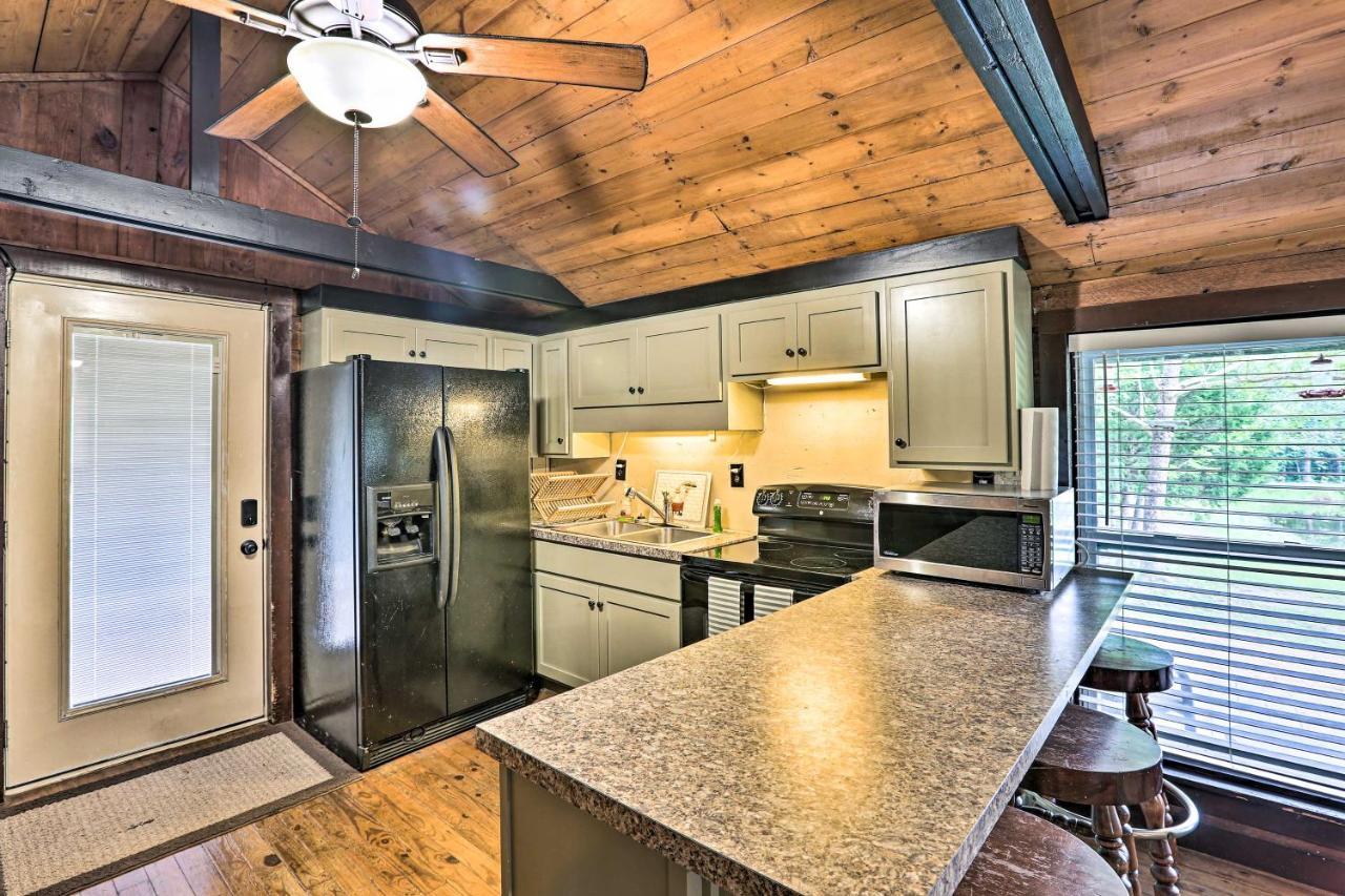 1950S Serenity Pond Cabin With View Peace And Quiet! タラデガ エクステリア 写真